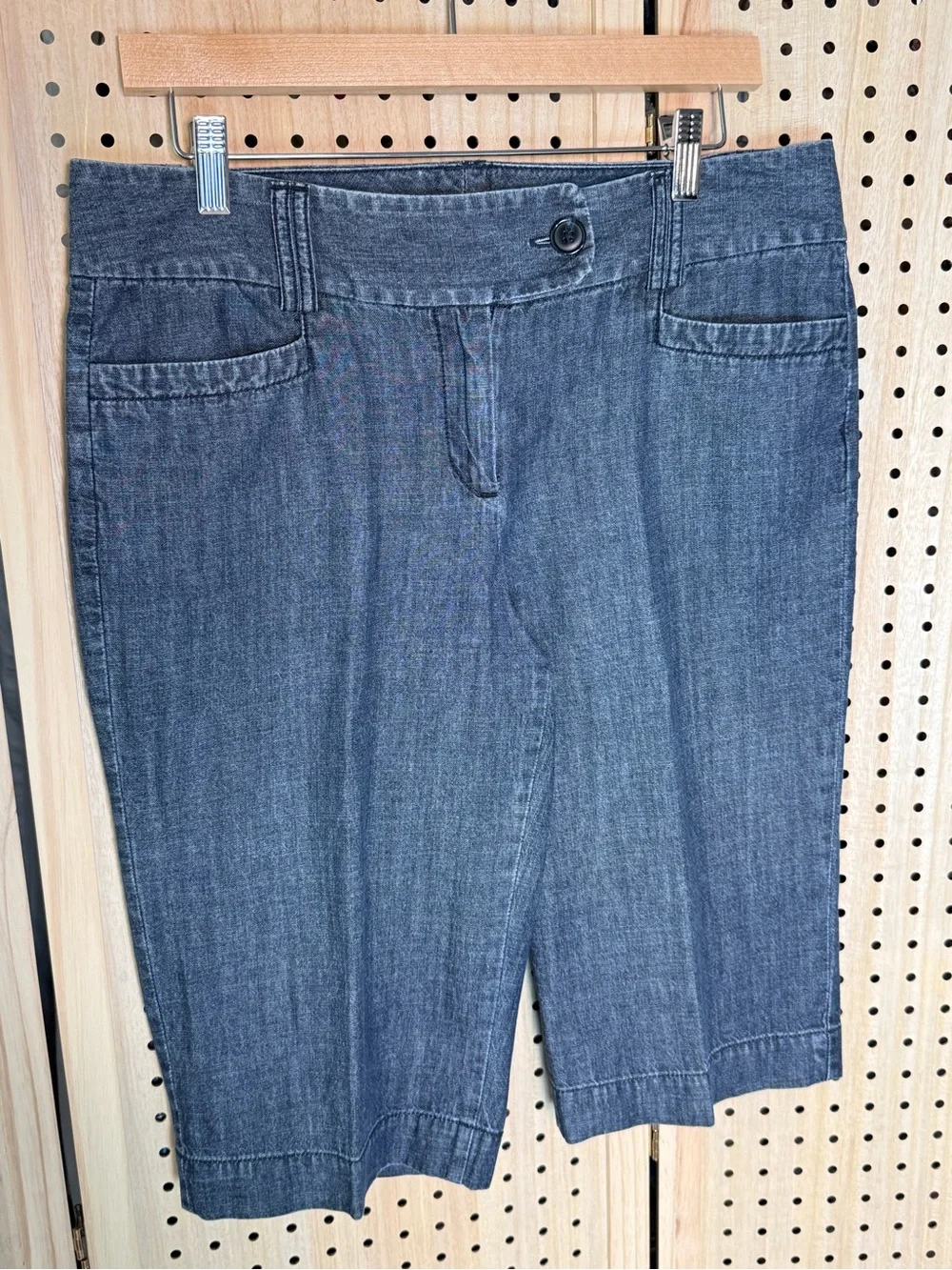 Ann Taylor Signature Size 8 Blue Chambray Bermuda Shorts 100% Cotton Coastal